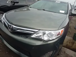 Toyota Camry XLE 4dr Sedan (3.5L 6cyl 6A) 2014
