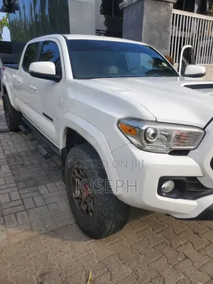 Toyota Tacoma 2024 White