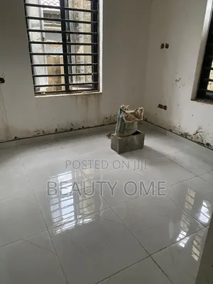 2bdrm Block of Flats in Surulere for sale
