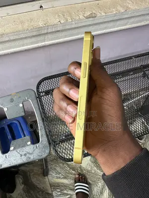 Apple iPhone 14 128 GB Yellow