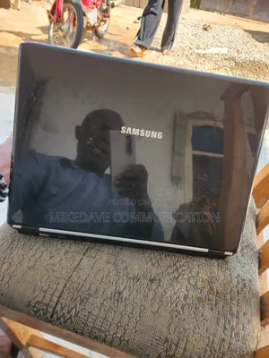 Laptop Samsung N140 4GB Intel Xeon HDD 320GB