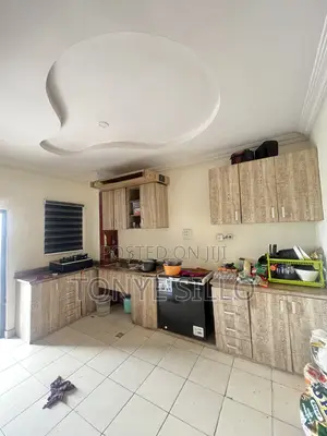 2bdrm Shared Apartment in University View, Lagos Island (Eko) for rent