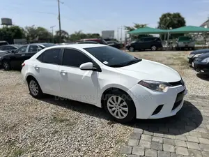 Toyota Corolla LE 4dr Sedan (1.8L 4cyl CVT) 2016 White