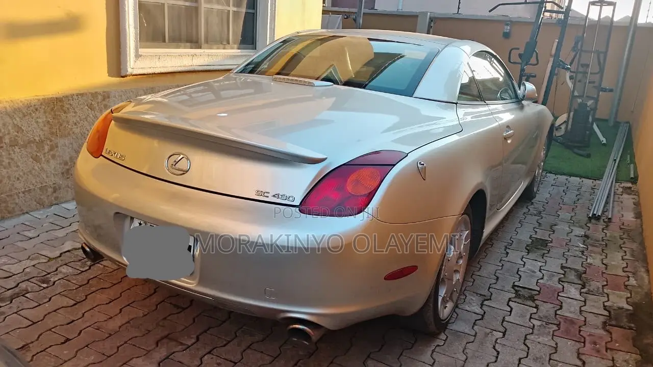 Lexus SC 430 2010 Gold