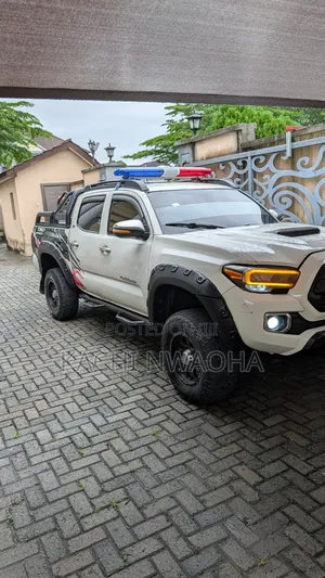 Toyota Tacoma 2022 White