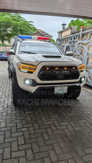 Toyota Tacoma 2022 White