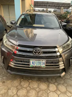 Toyota Highlander XLE 4dr SUV AWD (3.5L 6cyl 6A) 2015 Gray