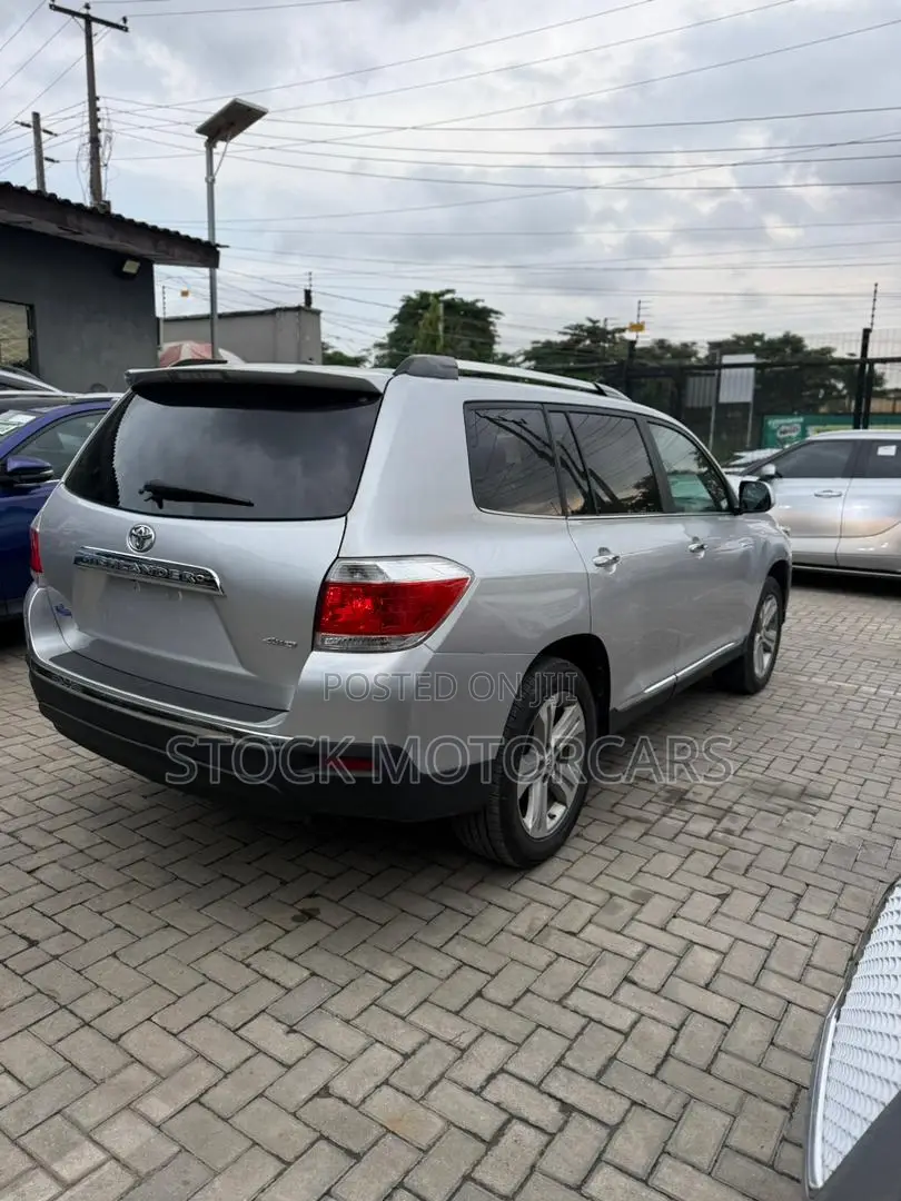 Toyota Highlander 2013 Silver