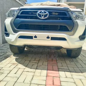 New Toyota Hilux 2025 White