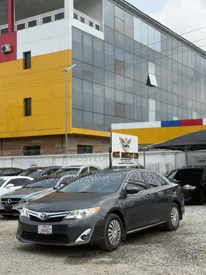 Toyota Camry XLE 4dr Sedan (2.5L 4cyl 6A) 2013 Gray