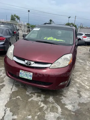 Toyota Sienna 2007 Red