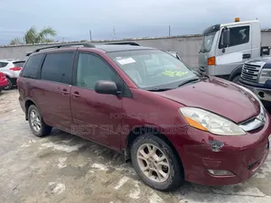 Toyota Sienna 2007 Red