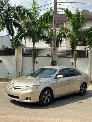 Toyota Camry 2009 Gold