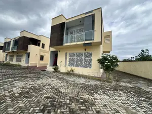 4bdrm Duplex in Ogombo for rent