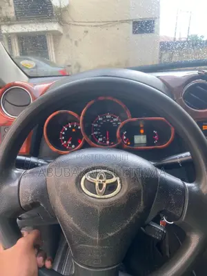 Toyota Matrix S Hatchback FWD (2.4L 4cyl 5A) 2010 Gray