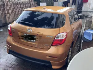 Toyota Matrix 2010 Gold