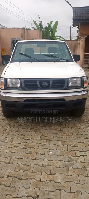 Nissan Frontier SE 4x4 King Cab 116.1 in. WB 1998 White