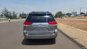 Toyota Sienna LE 7 Passenger Mobility 2011 Silver