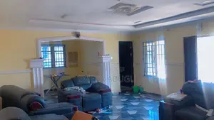 3bdrm Block of Flats in Akala Express for rent