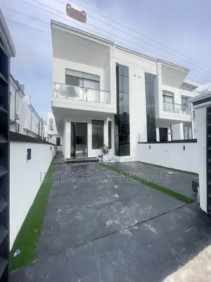 4bdrm Duplex in In A Well Secured, Off Lekki-Epe Expressway for sale