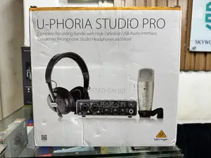 Behringer Uphoria Studio Pro