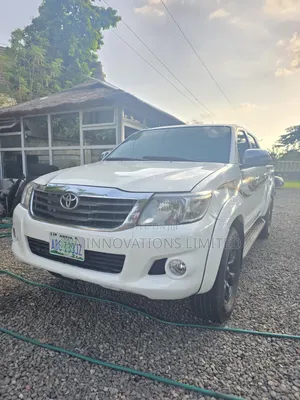 Toyota Hilux 2014 White