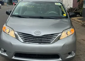 Toyota Sienna 2013 Silver