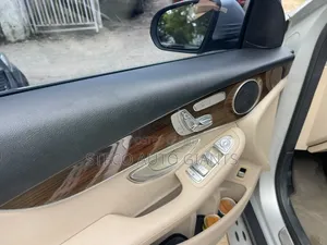 Mercedes-Benz GLC-Class GLC 300 2025 Silver