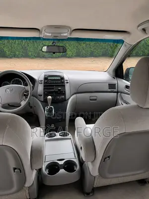 Toyota Sienna 2010 Blue