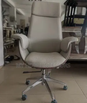 Executive Swivel Leather Chair
