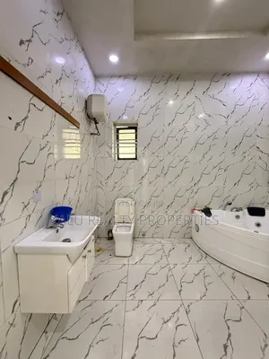 5bdrm Duplex in Chevron Drive for rent
