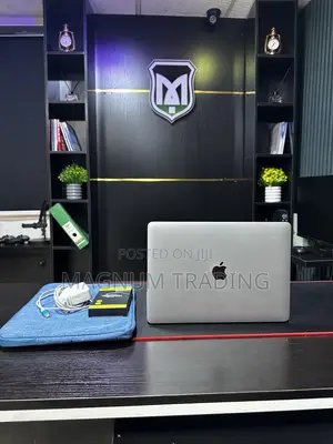 Laptop Apple MacBook Pro 2022 M2 16GB Intel Core M2 SSD 512GB