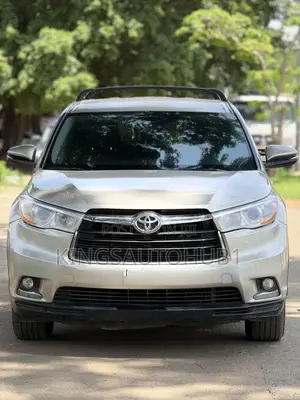 Toyota Highlander LE Plus V6 4x2 (3.5L 6cyl 6A) 2016 Gold
