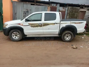 Toyota Hilux 2012 White