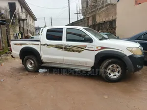 Toyota Hilux 2012 White