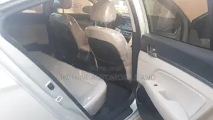 Hyundai Elantra Limited Sedan FWD (2.0L 4cyl 6A) 2017 Beige