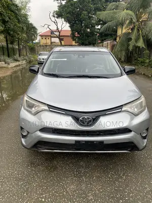 Toyota RAV4 LE 4dr SUV (2.5L 4cyl 6A) 2018 Silver
