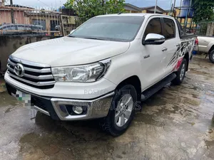Toyota Hilux 2017 White