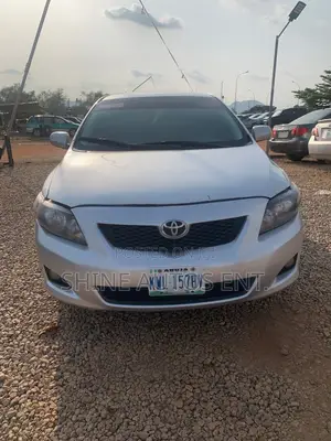 Toyota Corolla LE 4dr Sedan (1.8L 4cyl 4A) 2010 Silver