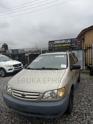 Toyota Sienna LE 2003 Gold