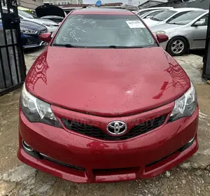 Toyota Camry SE 4dr Sedan (2.5L 4cyl 6A) 2014 Red