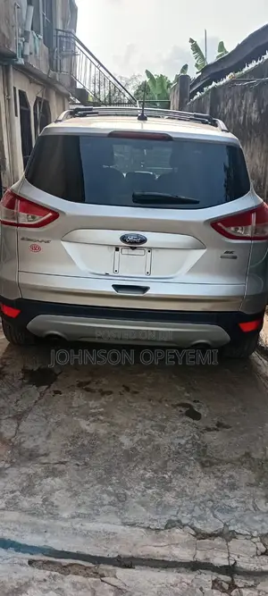 Ford Escape Titanium 4dr SUV AWD (1.6L 4cyl Turbo 6A) 2015 Silver