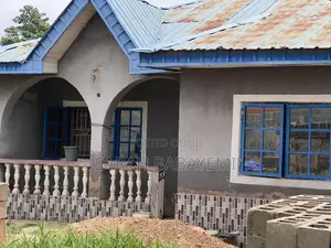 5bdrm House in Wakajaye for sale