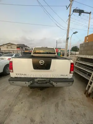 Nissan Titan 2006 White