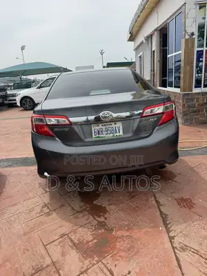 Toyota Camry XLE 4dr Sedan (2.5L 4cyl 6A) 2013 Gray