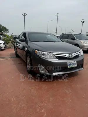 Toyota Camry XLE 4dr Sedan (2.5L 4cyl 6A) 2013 Gray