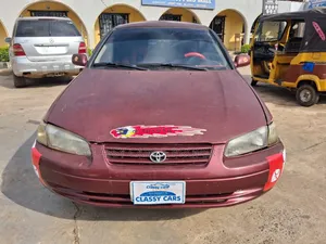 Toyota Camry LE 4dr Sedan (2.2L 4cyl 4A) 2000 Red