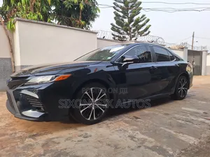 Toyota Camry 2018 Green