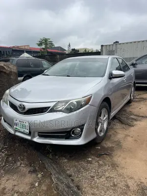 Toyota Camry SE 4dr Sedan (2.5L 4cyl 6A) 2014 Silver