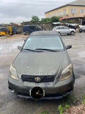 Toyota Matrix Hatchback FWD (1.8L 4cyl 5M) 2007 Gray